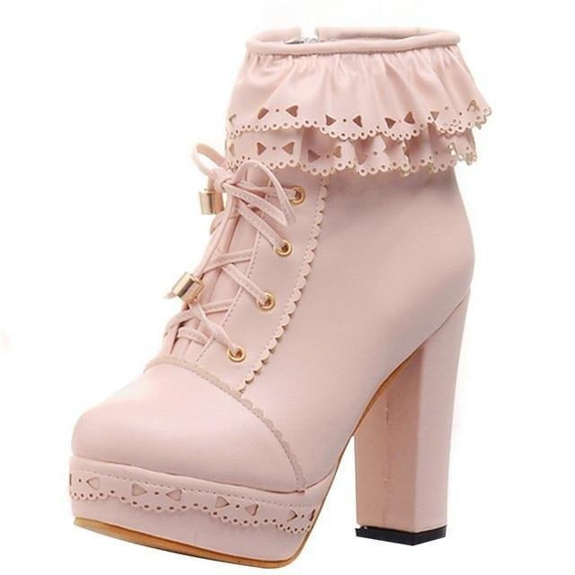 Bottines en dentelle à volants