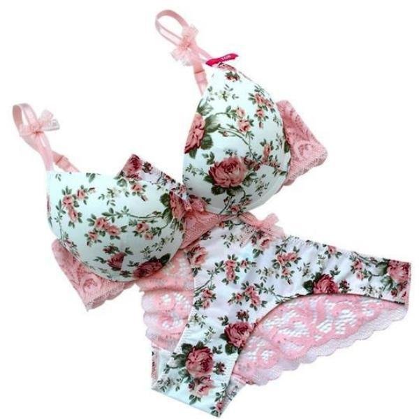 Ensemble de lingerie en dentelle florale