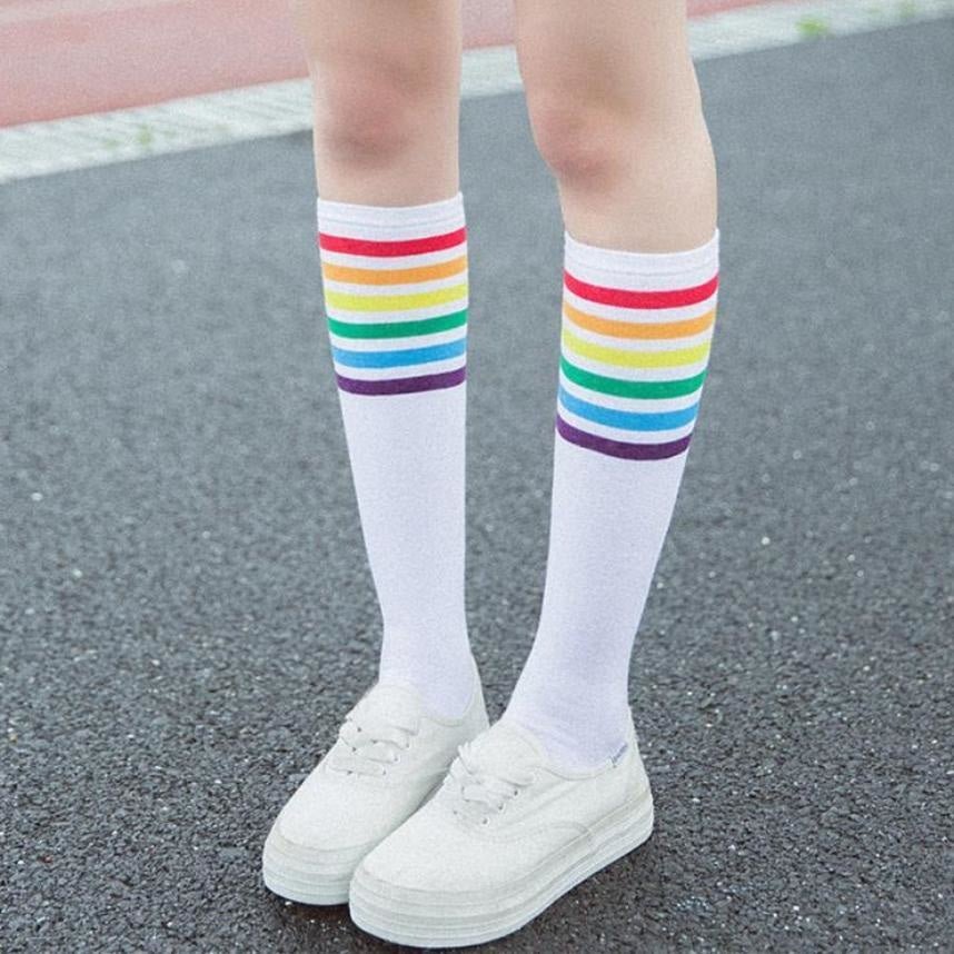 Chaussettes aux genoux à rayures arc-en-ciel Pride